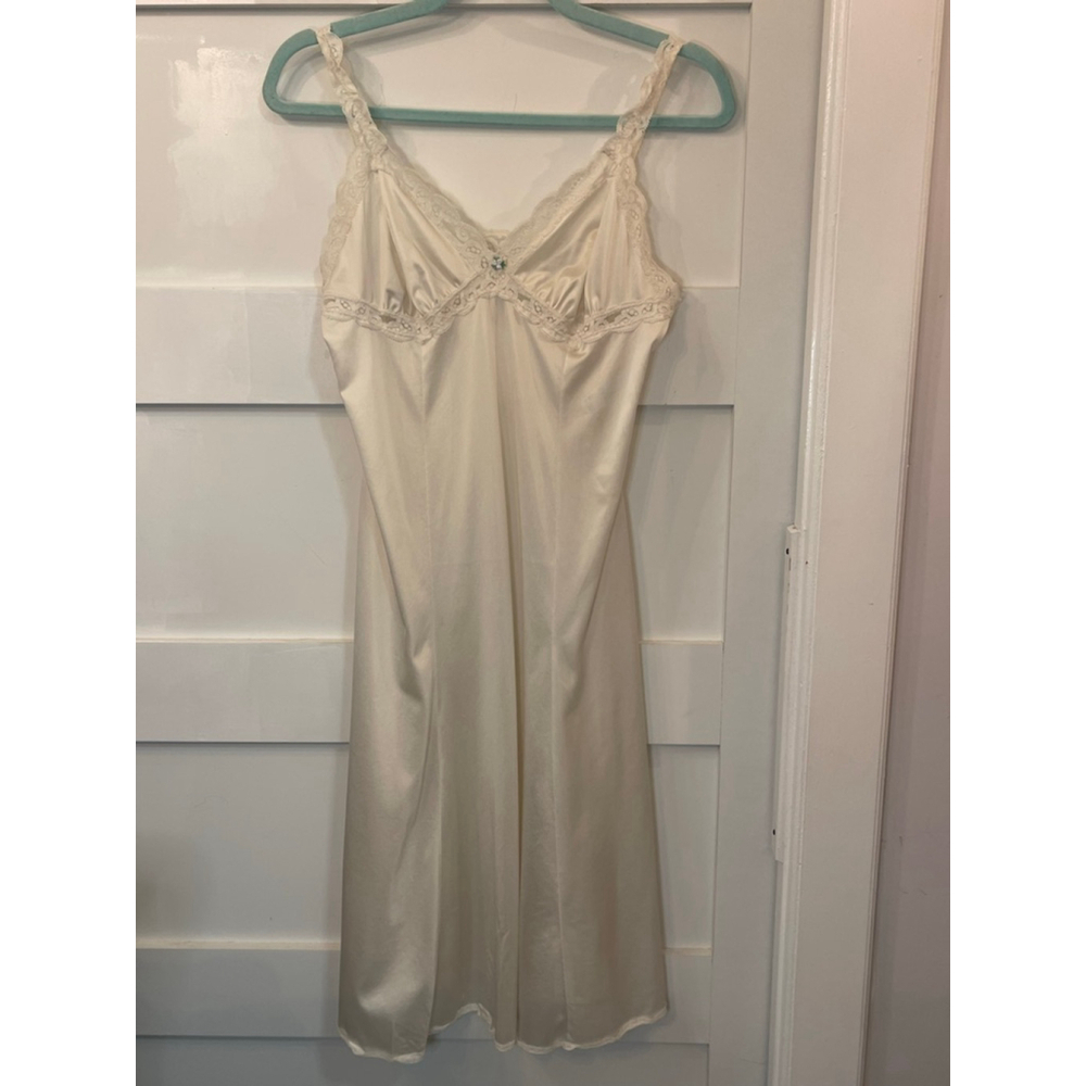 Vintage Olga Ivory Lace Slip Nightgown Size 38 Nylon